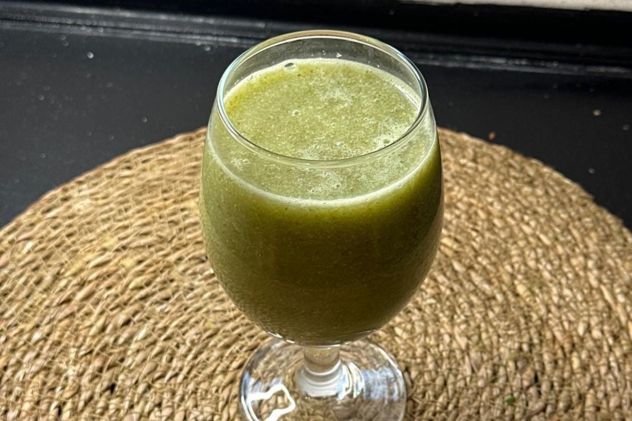 Östrojen Arttıran: Elmalı Salatalıklı Smoothie