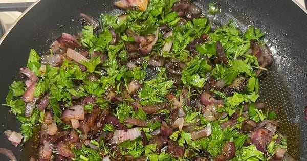 suzme-yogurtlu-sogan-mezesi-asama1