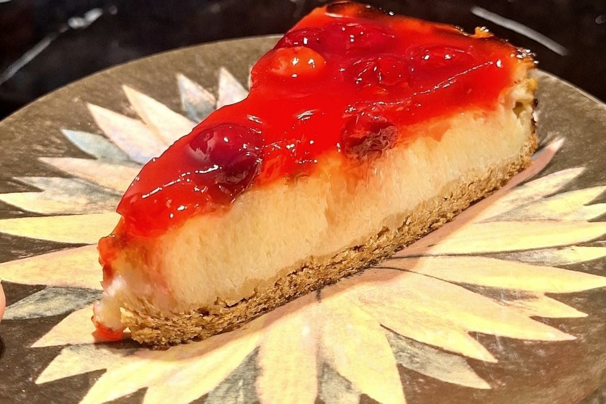 Bir Dilimi Yetmez: Peynirsiz Vişneli Cheesecake