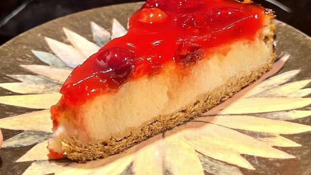 Bir Dilimi Yetmez: Peynirsiz Vişneli Cheesecake