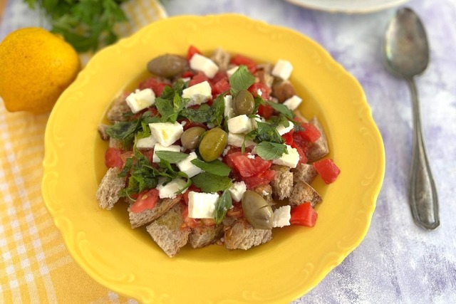 Dakos Salatası Tarifi
