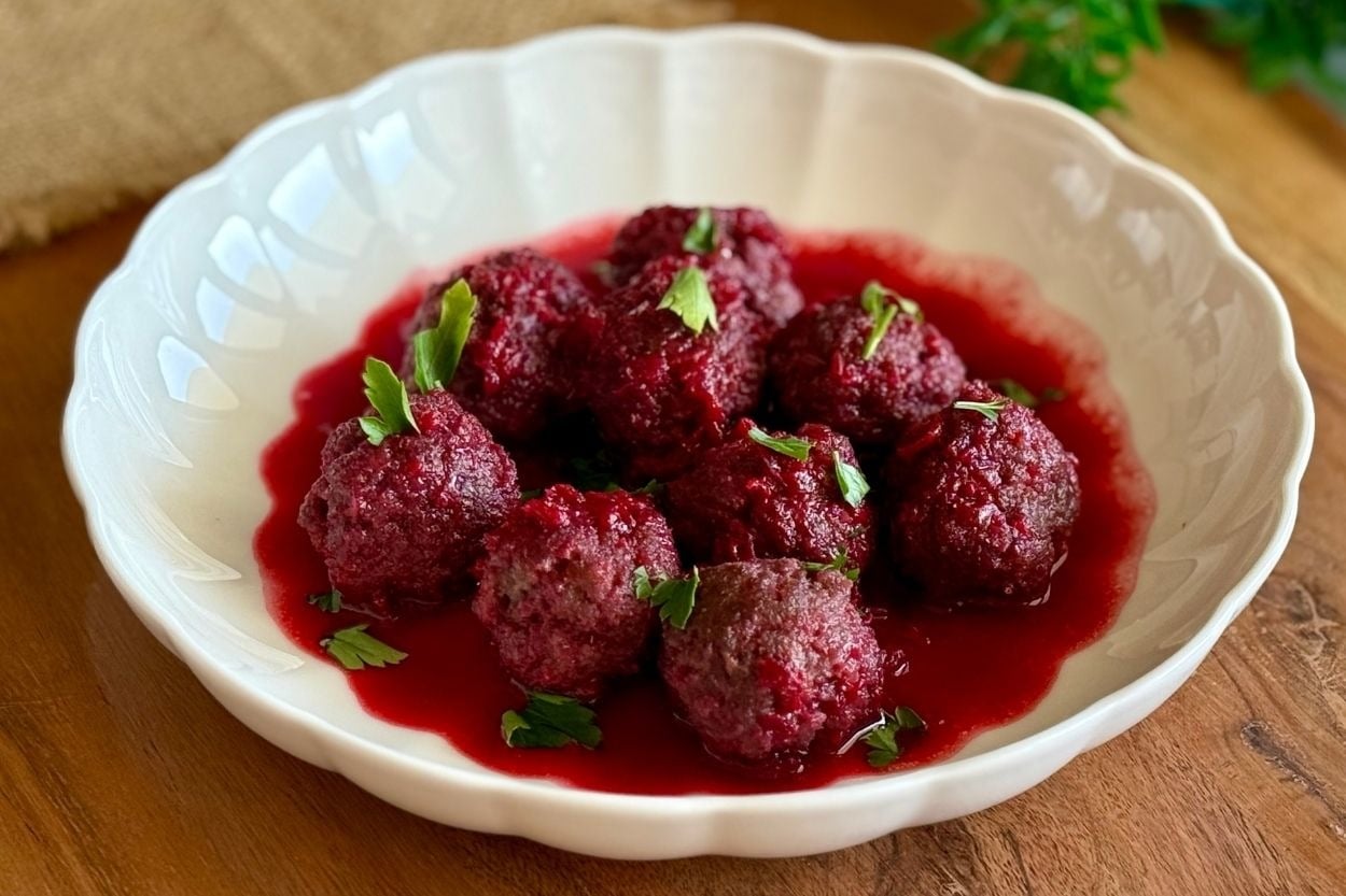 Tatlı Ekşili Saray Yemeği: Vişneli Köfte