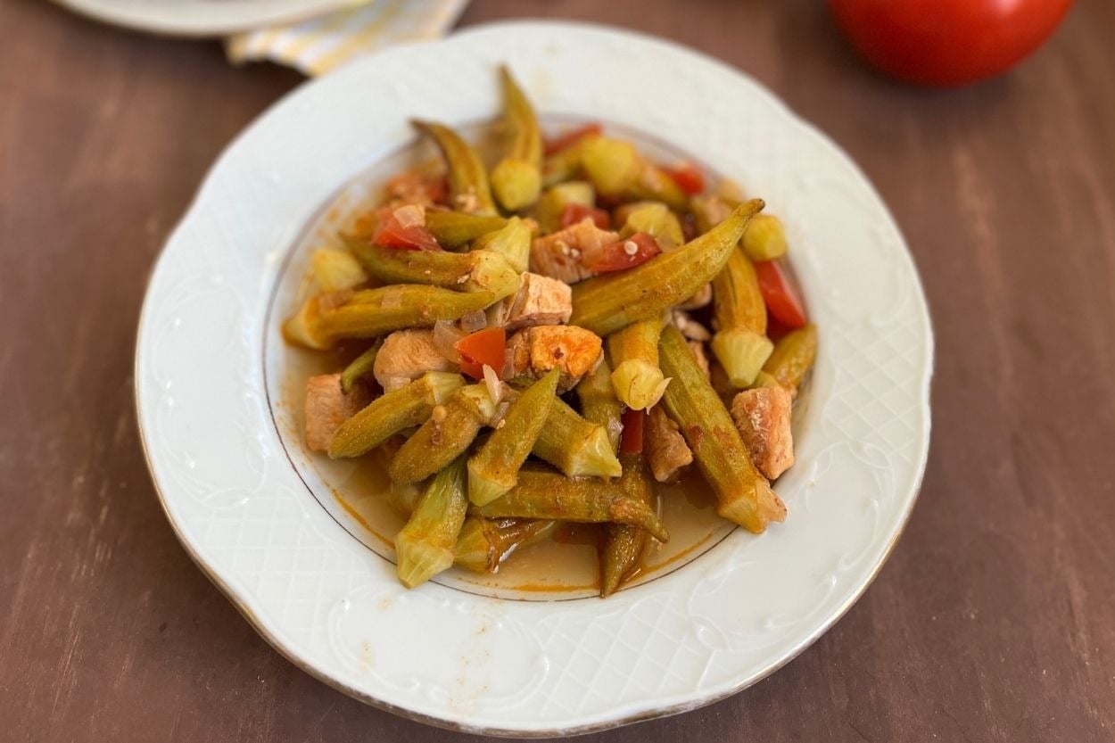 Protein Ekledik: Tavuklu Bamya
