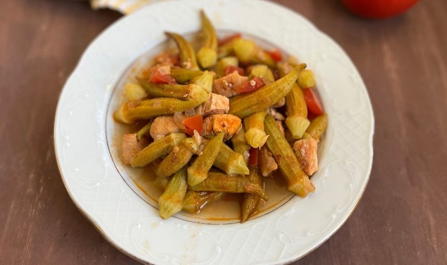 Protein Ekledik: Tavuklu Bamya
