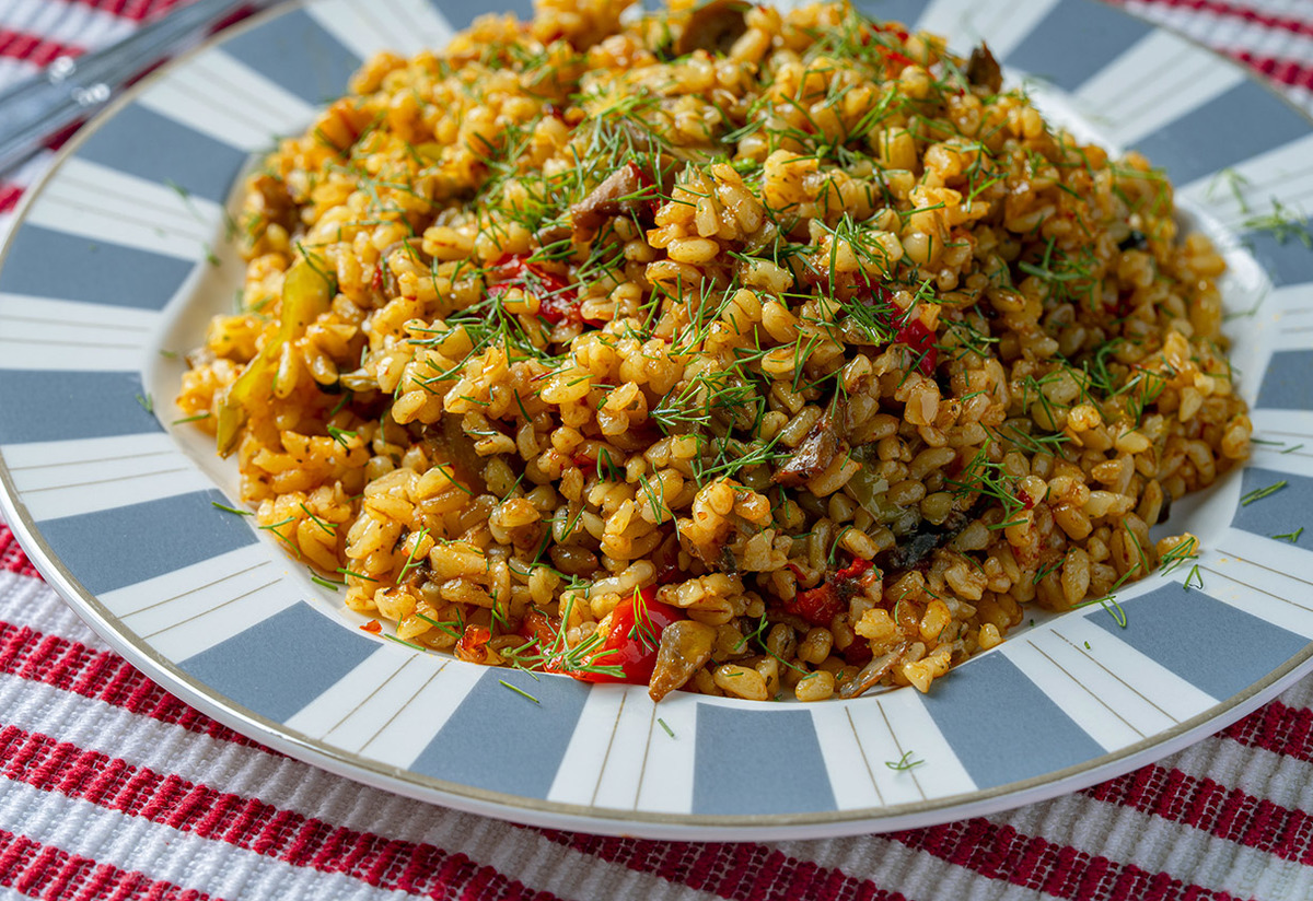 Oldukça Pratik: Mantarlı Sebzeli Bulgur Pilavı Tarifi