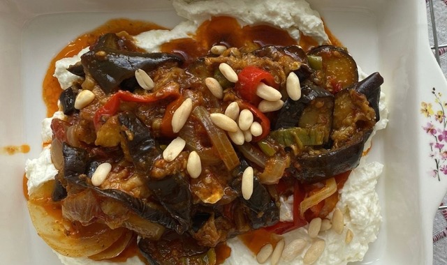 Ekmek Bandıran: Patlıcan Borani (Borani Banjan)