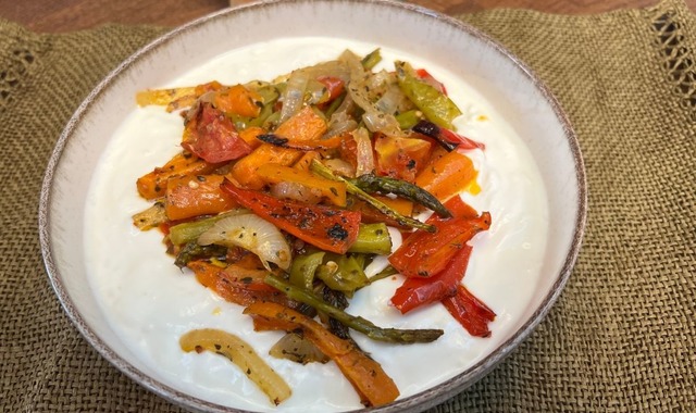 Hafif ve Pratik: Yoğurt Soslu Kuşkonmazlı Meze