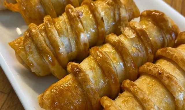Çok Pratik: Milföy Şeritli Çıtır Börek 