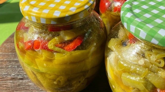 Et Yemeklerinin Yanına: Sirkeli Yağlı Biber Mezesi