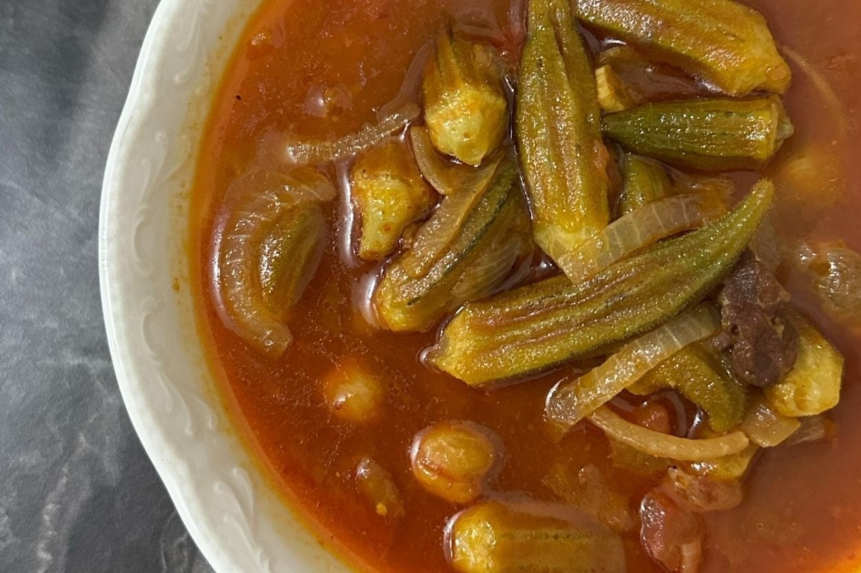 Eti de Var: Zeytinyağlı Taze Bamya Yemeği
