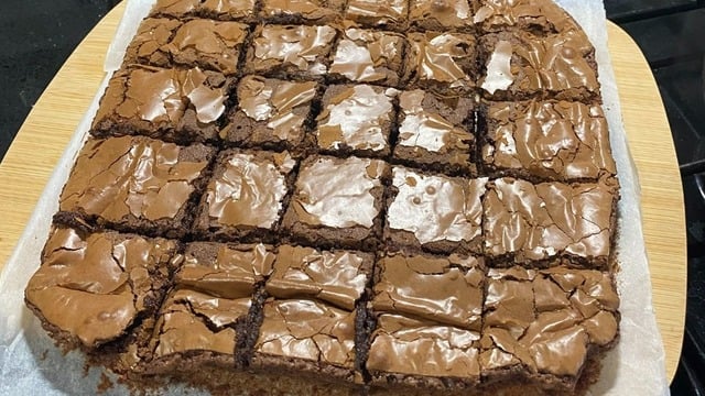 Kenarları Hafif Kıtır: Yumuşak Nemli Brownie