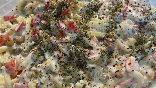 Oldukça Hafif: Yeşil Mercimekli Erişte Salatası 
