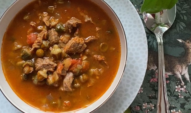 Çok Besleyici: Etli Kuru Bamya Çorbası
