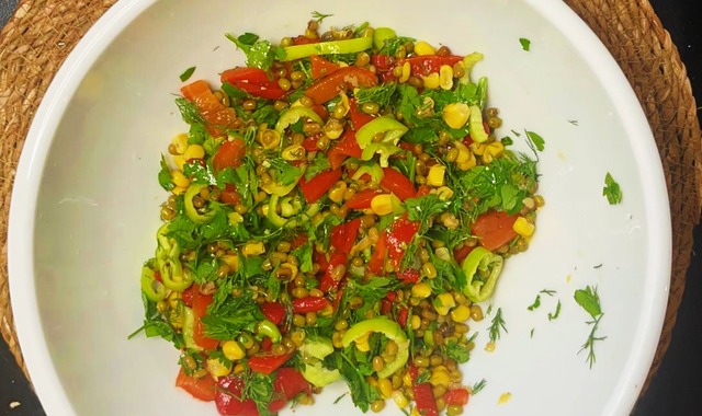 Doyurucu Salata: Turşulu Maş Fasulyesi Salatası