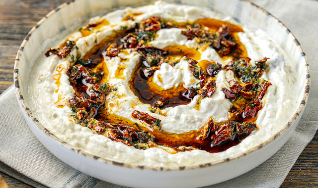 Sofraların Yıldızı: Patlıcanlı Dip Meze