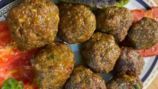İçi Sulu Sulu: Mangal Tadında Köfte