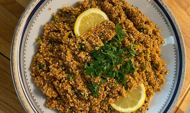 Glutensiz Beslenenlere: Kinoalı Yeşilliği Bol Kısır 