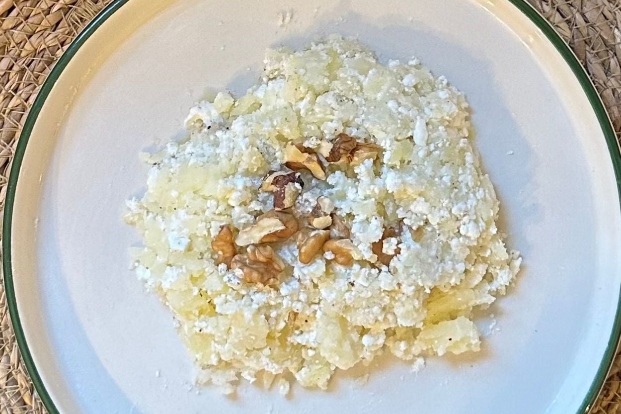 Meze Sofralarına: Peynirli Ceviz Ezmesi