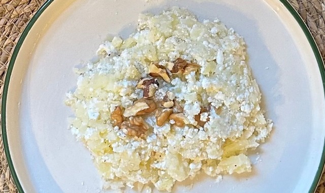 Meze Sofralarına: Peynirli Ceviz Ezmesi
