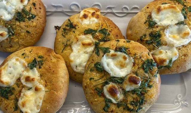 Kokusu İştah Açar: Çeşnili Sarımsaklı Ekmek