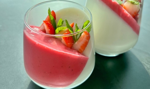 Çok Şık: Çilekli Panna Cotta