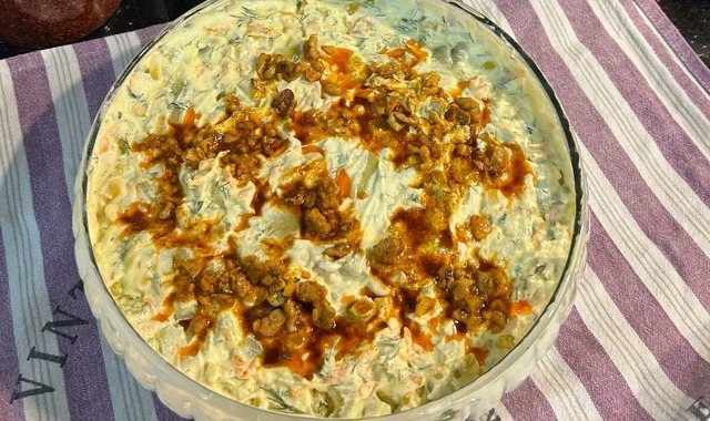 Kaşık Kaşık Yedirir: Yoğurt Soslu Cevizli Patates Salatası