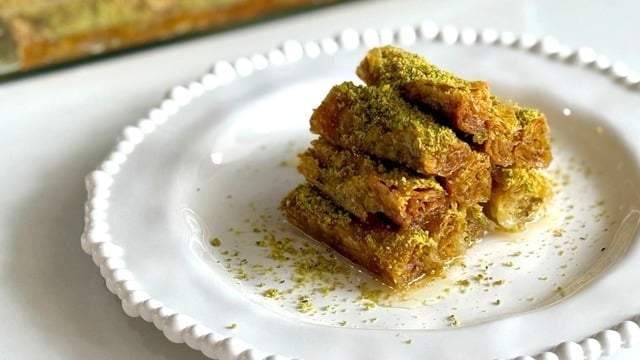 Baklavalık Hamurdan: Fıstıklı Sarma