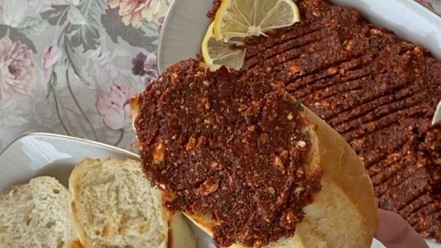 Ekmek Üstüne: Kahvaltılık Pratik Çemen