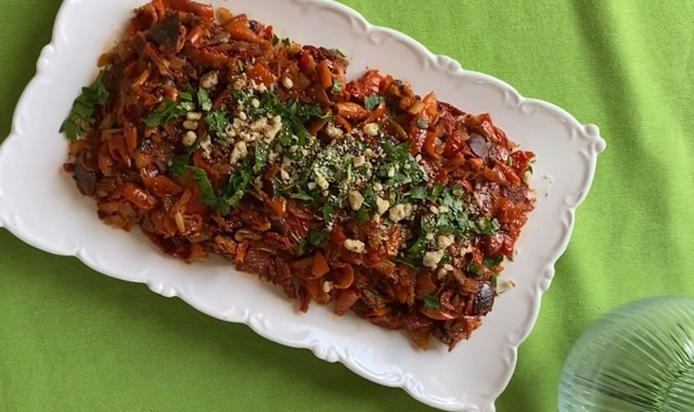 Et Yemeklerinin Yanına: Kuru Domatesli Bezirgani