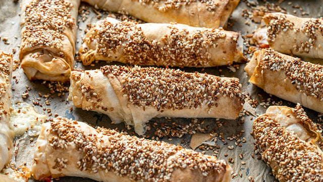 Çıtır Çıtır: Sebzeli Kaşarlı Simit Börek