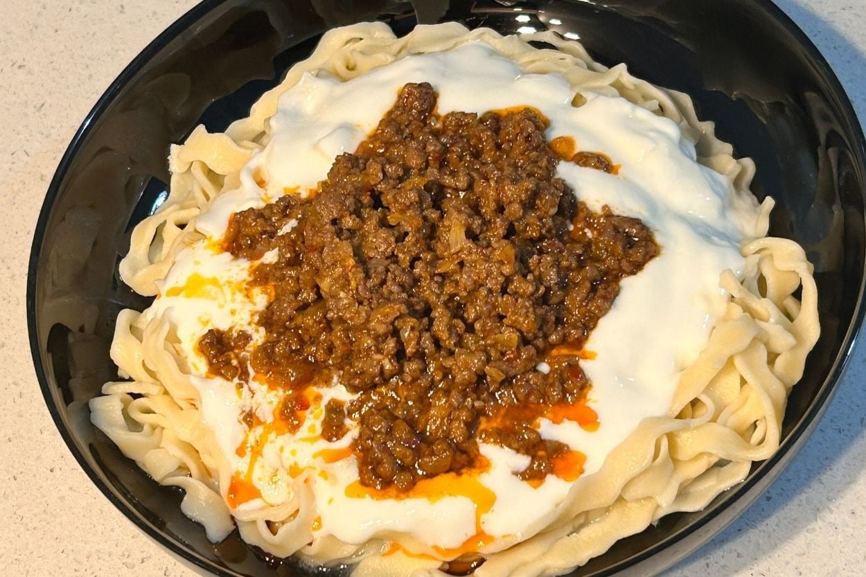 Mantı Tadında: Ev Yapımı Kıymalı Makarna
