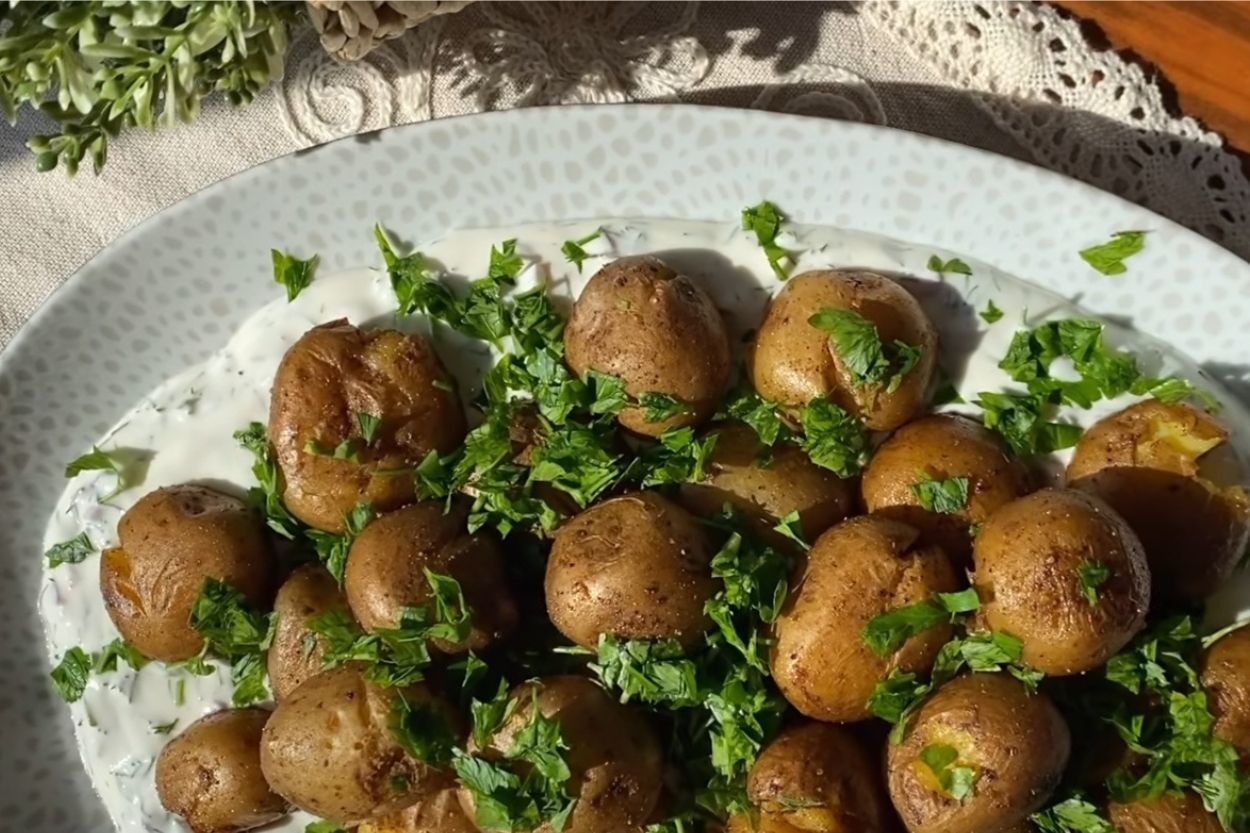 Ana Yemeğe Yancı: Soslu Çıtır Bebek Patates