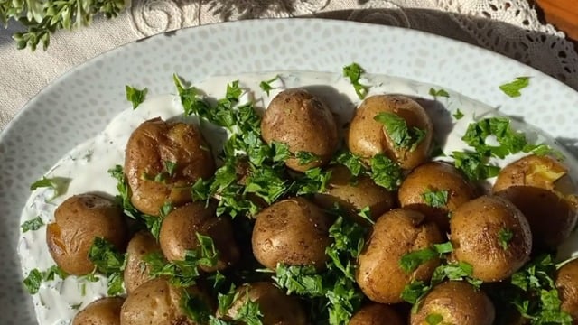 Ana Yemeğe Yancı: Soslu Çıtır Bebek Patates