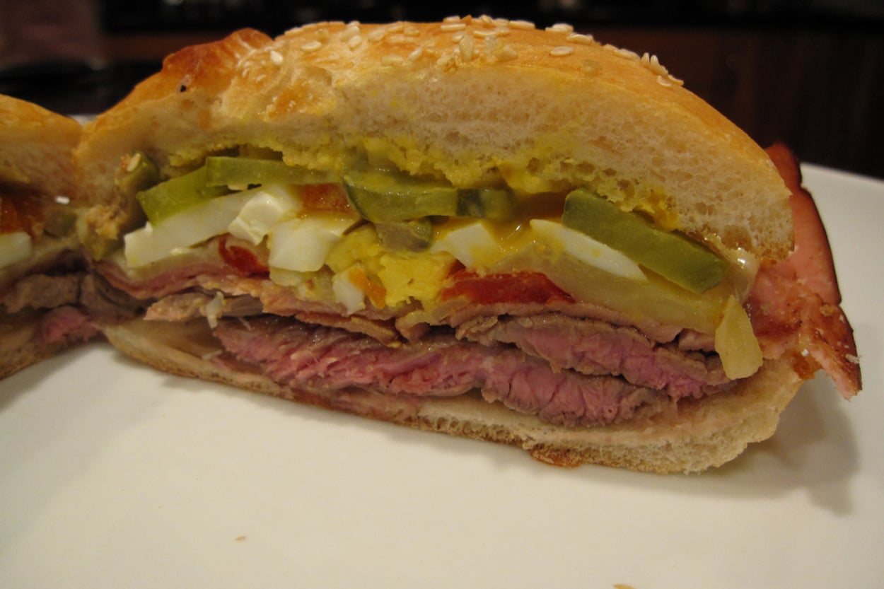 Ağız Sulandırır: Chivito Sandviç