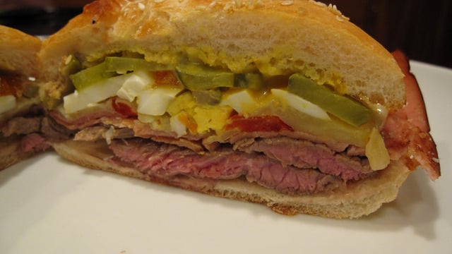 Ağız Sulandırır: Chivito Sandviç