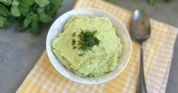 yogurtlu-avokado-salatasi-asama3