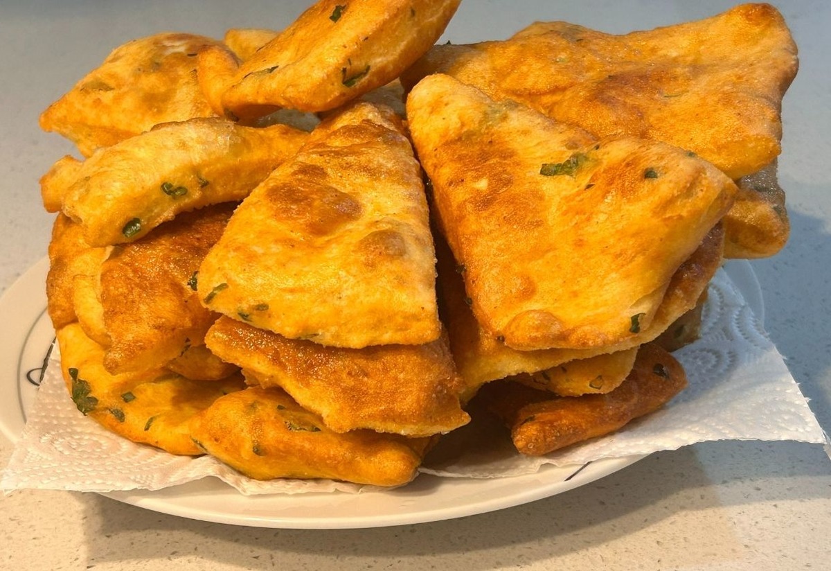 Peyniri Hamurunda: Maydanozlu Pratik Pişi Tarifi