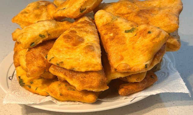 Peyniri Hamurunda: Maydanozlu Pratik Pişi