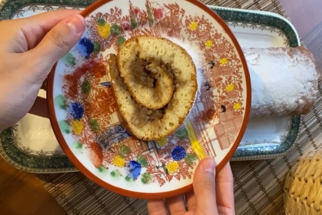 Tarçın Kokusuyla: Elmalı Leziz Rulo Kek