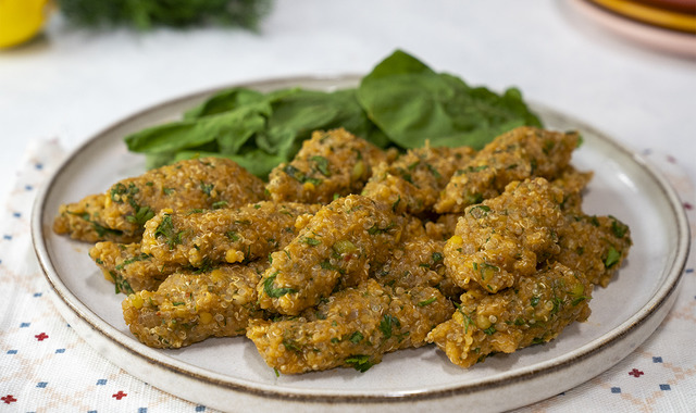 Glutensiz: Kinoalı Mercimek Köftesi
