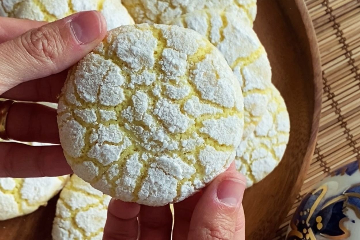 Kokusu Evi Sarar: Limonlu Yumuşacık Çatlak Kurabiye