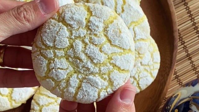 Kokusu Evi Sarar: Limonlu Yumuşacık Çatlak Kurabiye