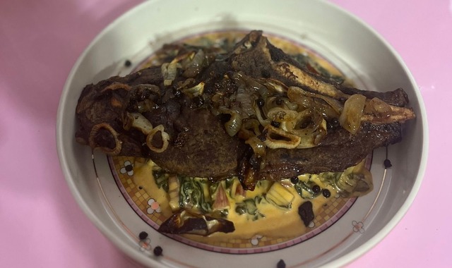 Enfes Sunumuyla: Pazı Yatağında Dallas Steak