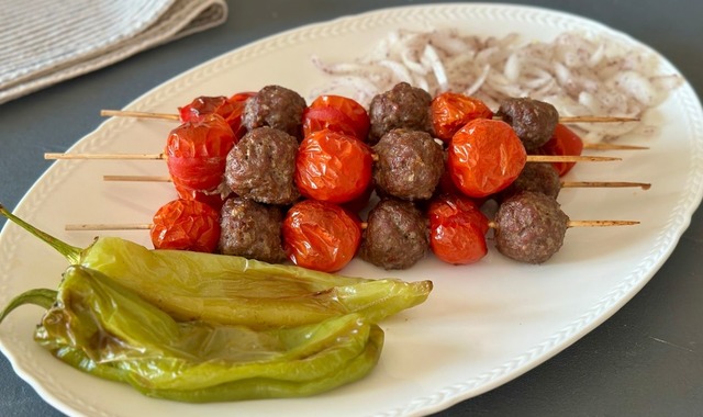Diz Şişe: Domatesli Kebap