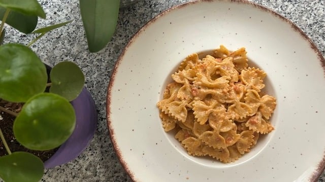 Tadına Bayılacaksınız: Lorlu Domates Soslu Makarna