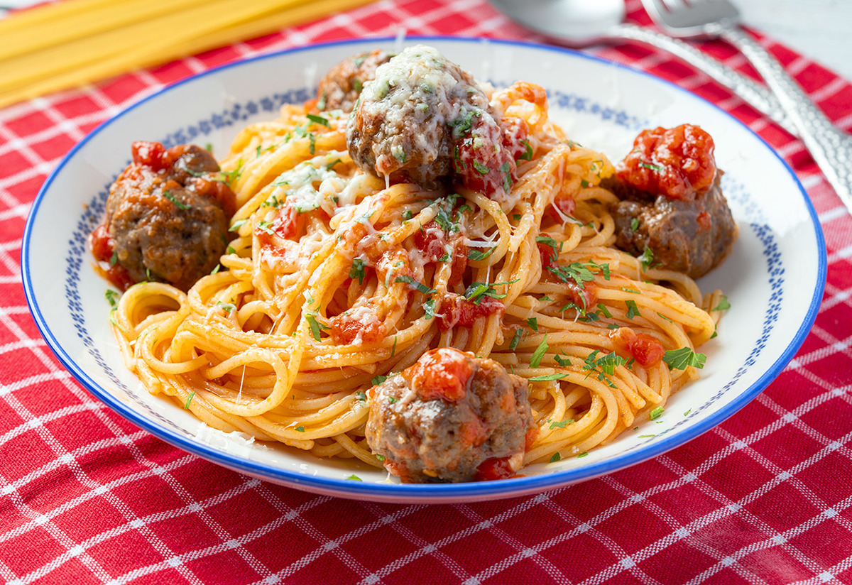 En Lezzetli Buluşma: Köfteli Domatesli Spagetti Tarifi