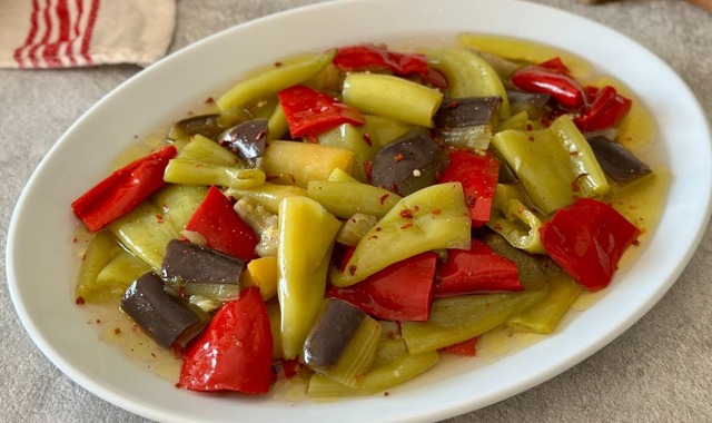 Renklerin Dansı: Gelin Turşusu