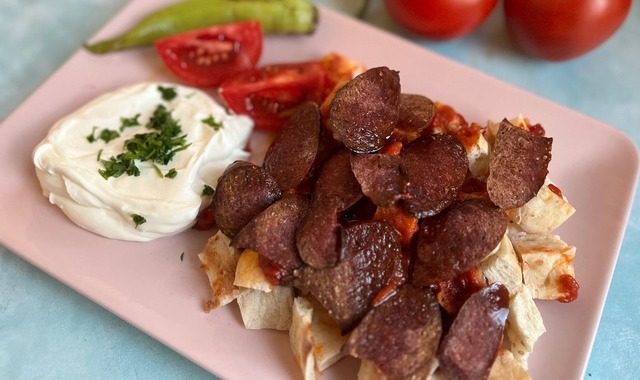 Farklılık Arayanlara: Sucuklu İskender