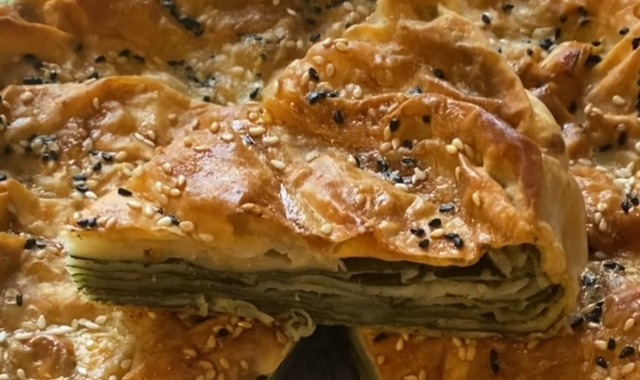 Kat Kat Yufkayla: Leziz Ispanaklı Börek