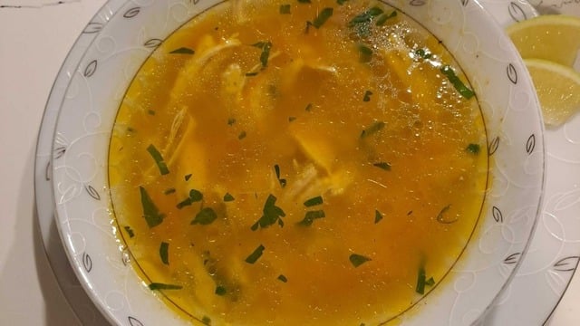 Şifa Dolu: Tavuk Suyuna Şehriye Çorbası